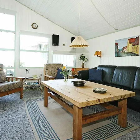 Two-bedroom Holiday In 1
