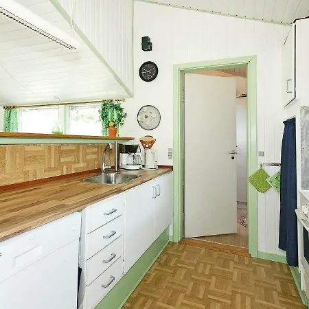 Two-bedroom Holiday In 1