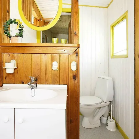 Two-bedroom Holiday In 1 Vestervig